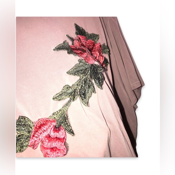 Mauve Colored Crop-Styled Silky Top with Rose Embroidery Detail Size: 3X / 3XL - Picture 4 of 11